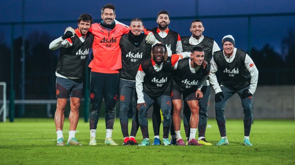 Bất ngờ xuất hiện trên sân tập Man City - Bóng Đá