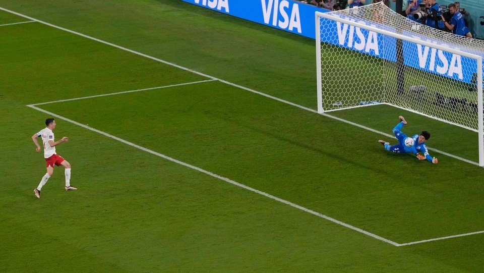Mỗi khi tới World Cup, Ochoa lại bắt 
