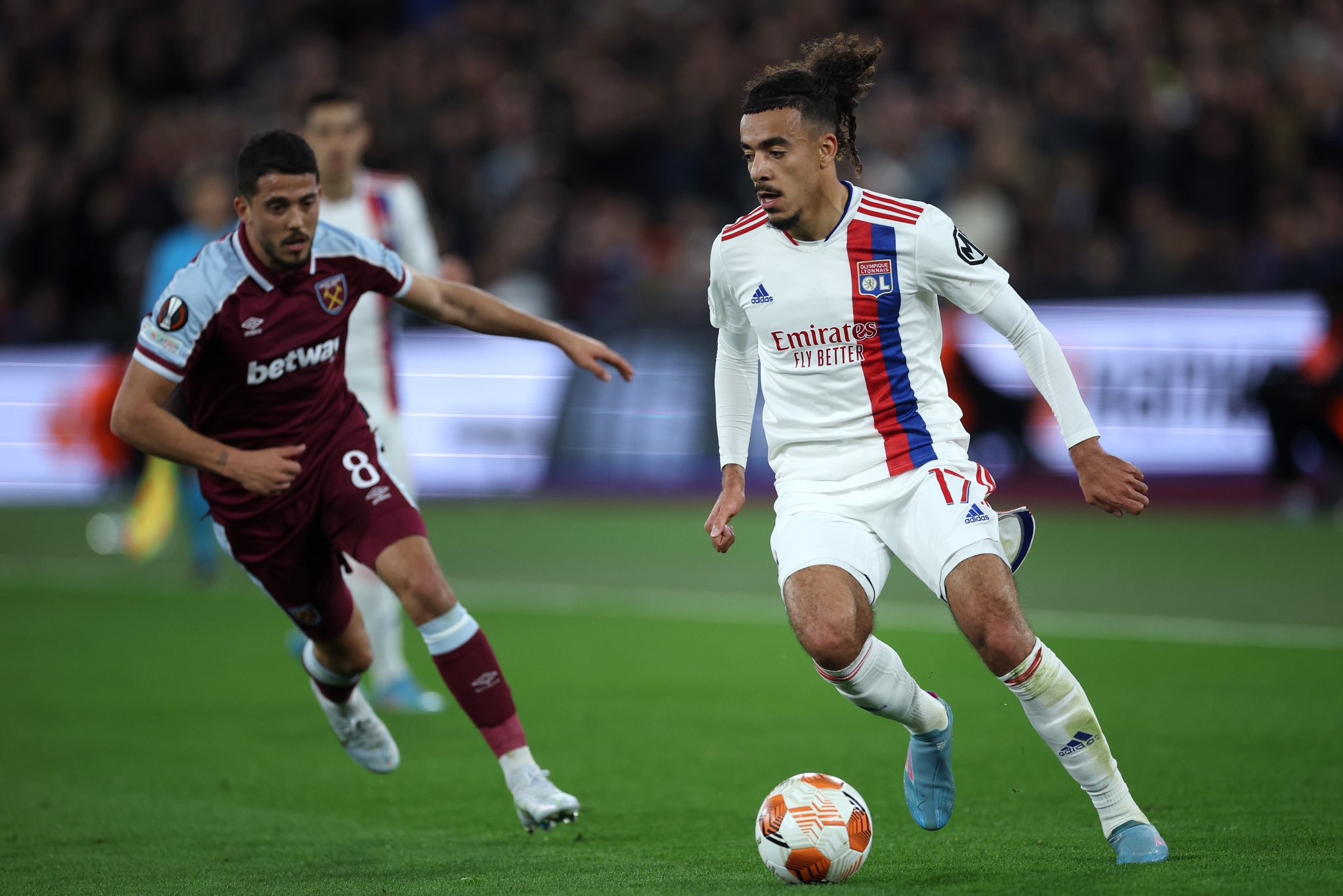 Romano: Chelsea are in direct contact with OL for Malo Gusto - Bóng Đá