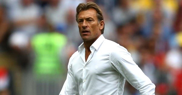 Sơ mi trắng của HLV tuyển Saudi Arabia và trận thắng Argentina - Bóng Đá