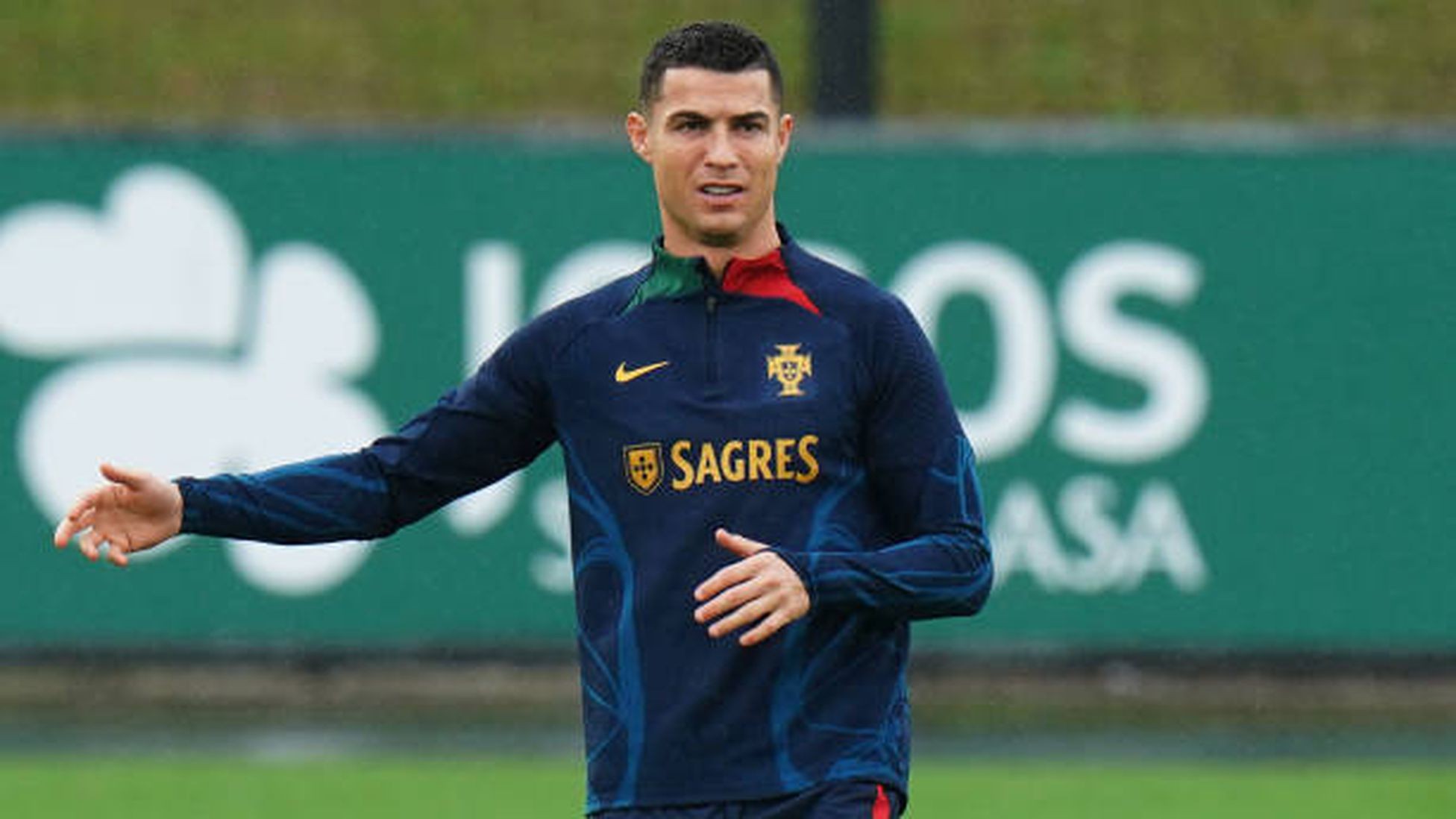 Fernandes bùng cháy với cú đúp, Bồ Đào Nha thắng đậm dù không có Ronaldo - Bóng Đá