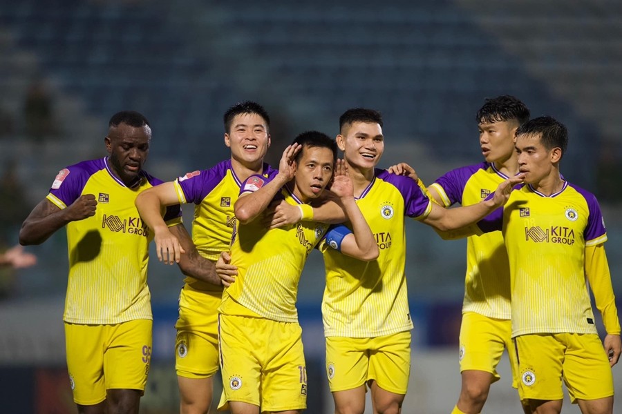 Mất người vì thẻ đỏ, thua đau phút bù giờ, HLV Hà Nội nói gì về trọng tài? - Bóng Đá