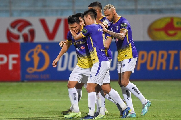 Huỳnh Như sắp gia hạn cùng Lank FC?;  HLV Vũ Tiến Thành lại nói cứng - Bóng Đá