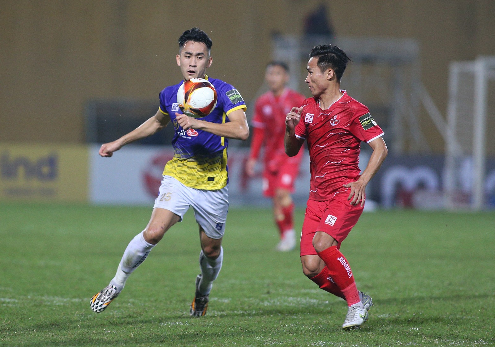 Bàn thắng thứ 100 của Văn Quyết ở V-League - Bóng Đá