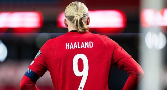 Quá đỉnh! McTominay bất ngờ 'ăn đứt' Haaland - Bóng Đá