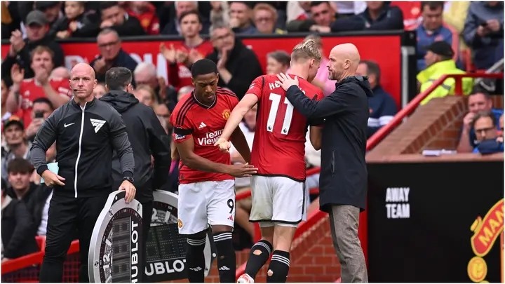 CĐV Man Utd la ó khi Hojlund bi thay ra, HLV Ten Hag nói câu bất ngờ - Bóng Đá