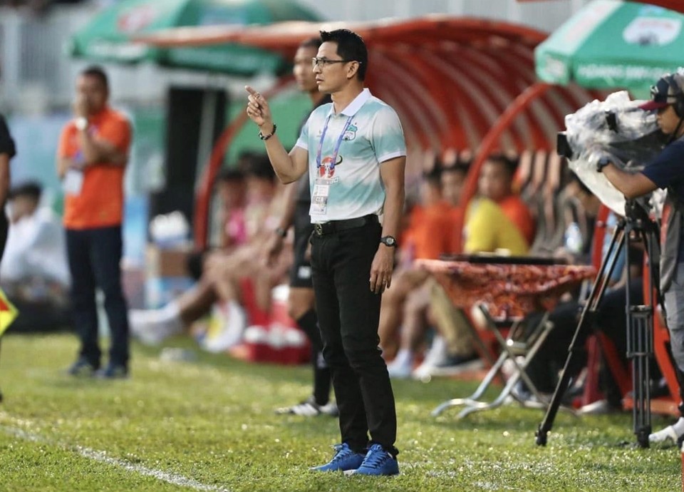 HLV Kiatisuk Senamuang: HAGL không thể so với CAHN - Bóng Đá