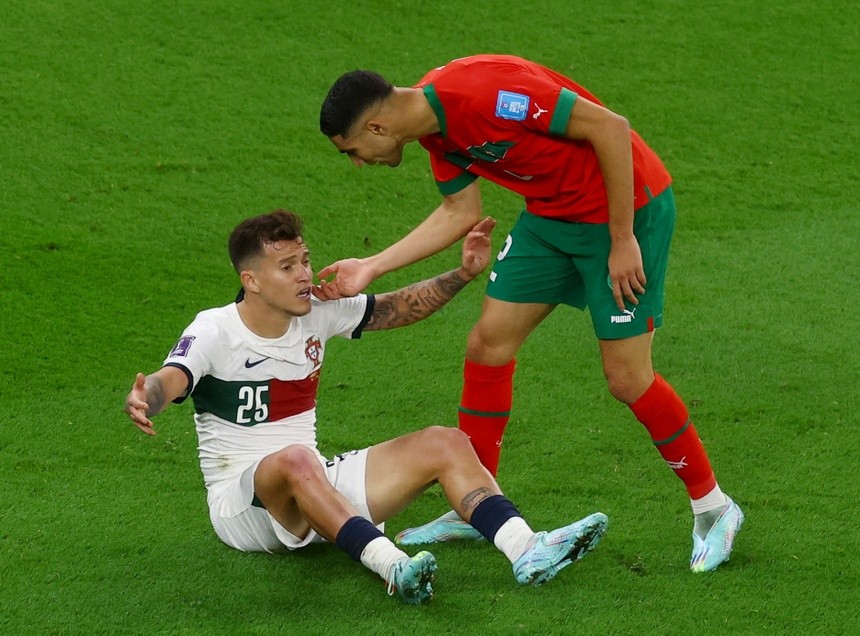 Bồ Đào Nha phải có ít nhất một quả phạt đền - Bóng Đá