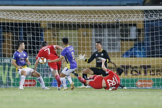 Bạn gái Quang Hải bị nghi tự tử; Nhân tố Việt kiều được khen hết lời - Bóng Đá