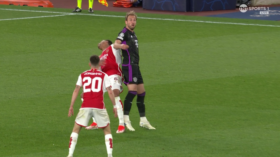Arsenal tập luyện, cú hích quá lớn xuất hiện - Bóng Đá