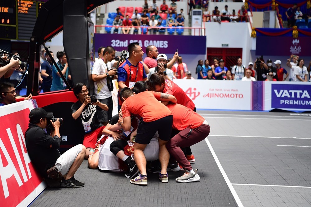 Bóng rổ 3x3 Việt Nam giành HCV lịch sử tại SEA Games 32 - Bóng Đá