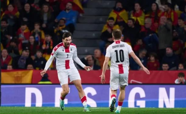 Chelsea, Man City, Man Utd and Newcastle make Khvicha Kvaratskhelia scouting trip - Bóng Đá