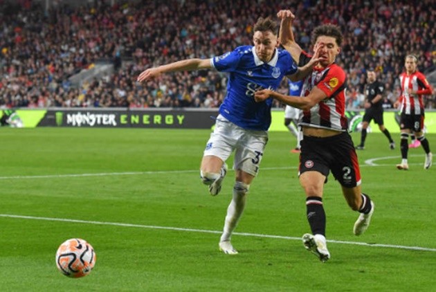 Arsenal, Liverpool, Manchester United to battle for Brentford's Aaron Hickey? - Bóng Đá