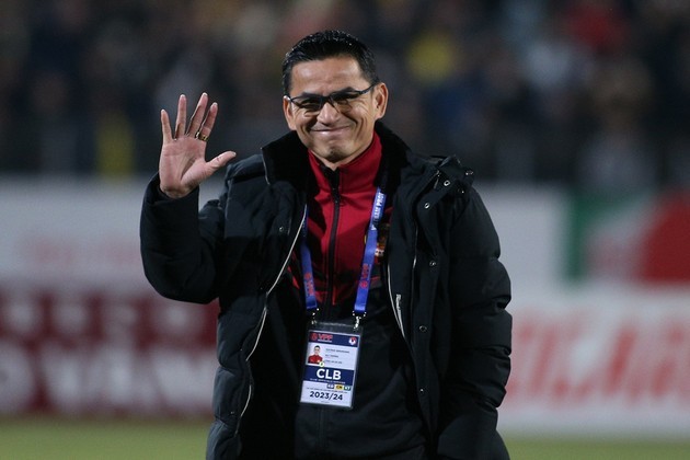 HLV Troussier: Dư luận Việt Nam không hiểu bóng đá; Kiatisuk là mảnh ghép hoàn hảo của CAHN - Bóng Đá