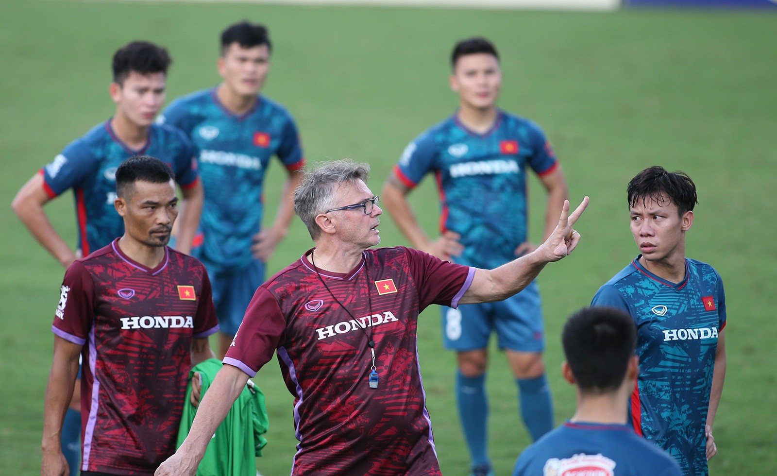 Tuyển Việt Nam: Chưa có bộ khung, ông Troussier tính gì? - Bóng Đá