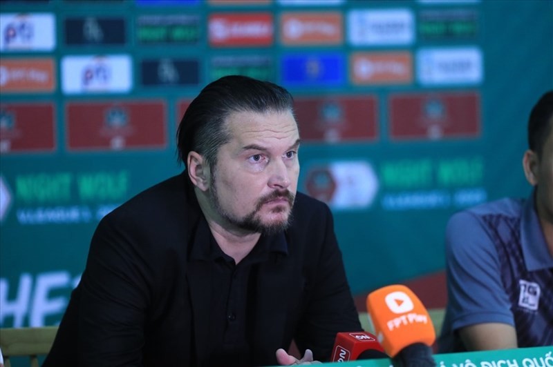 Văn Quyết bất ngờ trượt đề cử Cầu thủ xuất sắc nhất V-League 2023 - Bóng Đá