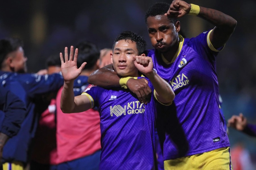 Chơi hơn người từ sớm, Hà Nội FC thắng dễ CLB TP.HCM - Bóng Đá