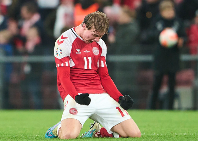 STRIKER SMASHES HAT-TRICK ON FULL DEBUT AFTER CLAIMS ARSENAL WILL OFFER £44M - Bóng Đá