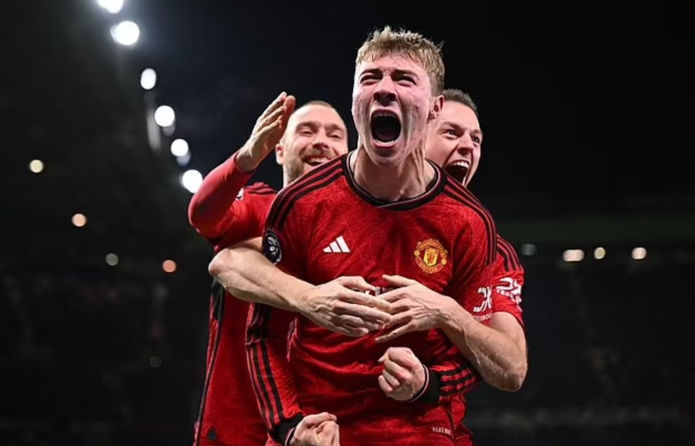 Hojlund sánh ngang Ronaldo, Rooney - Bóng Đá