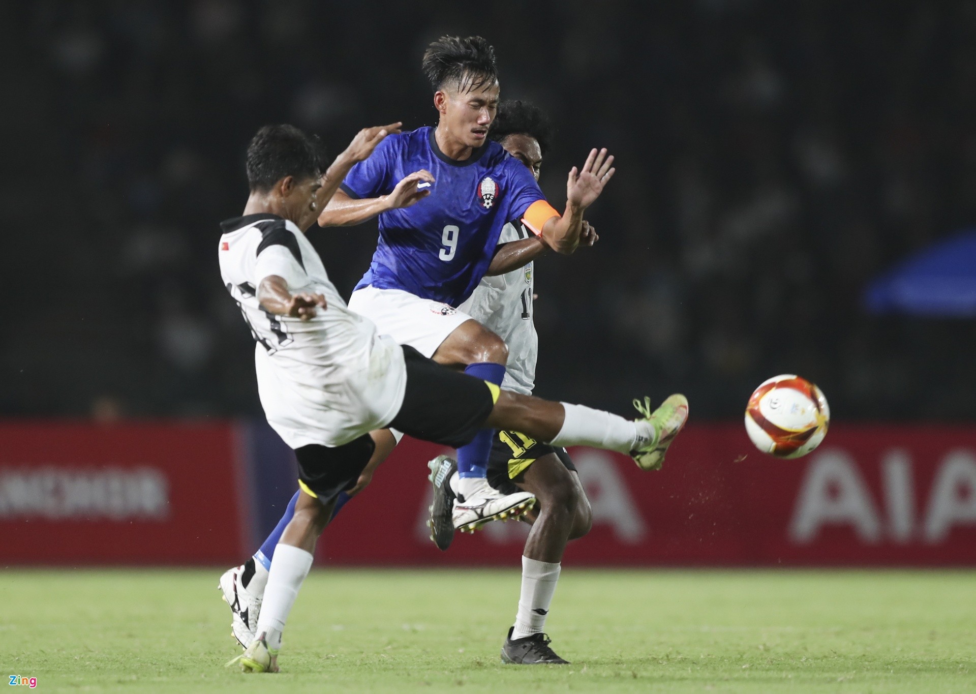 Thời trang độc lạ của huyền thoại bóng đá Nhật Bản tại SEA Games 32 - Bóng Đá