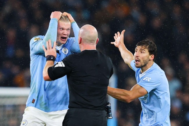 Premier League ra phán quyết với trọng tài gây phẫn nộ cho Haaland - Bóng Đá