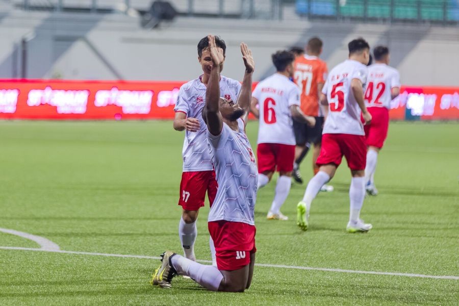 Thua ngược, Hougang United, HLV Hải Phòng đổ lỗi cho mặt cỏ nhân tạo - Bóng Đá