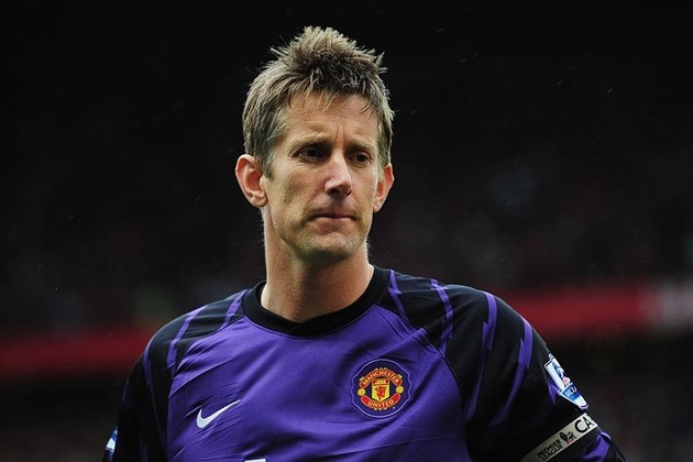 Edwin van der Sar lần đầu tiên lên tiếng về xuất huyết não - Bóng Đá