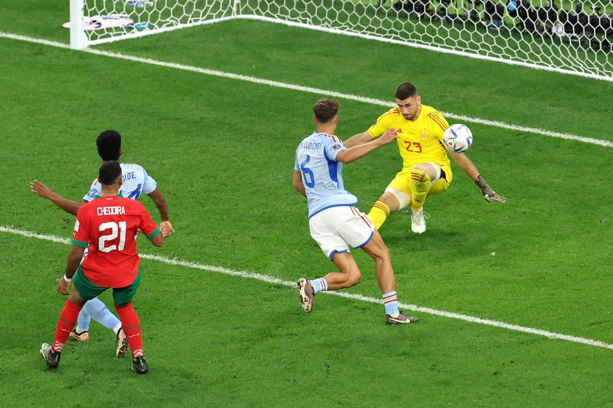 Thủ môn Morocco đi vào lịch sử World Cup - Bóng Đá