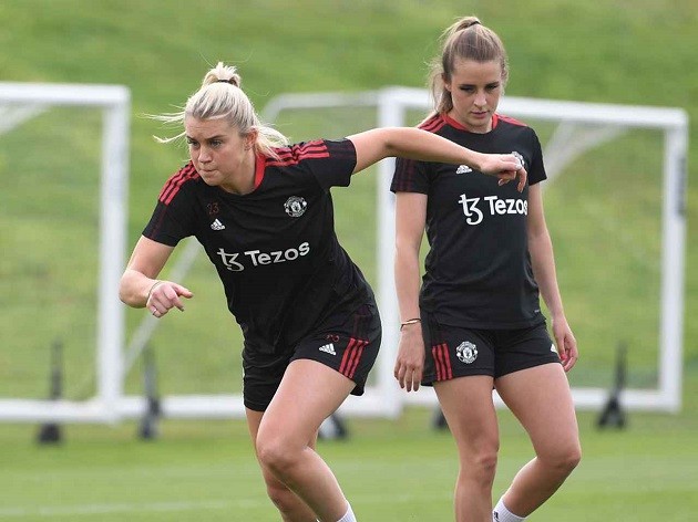 Manchester United's Ella Toone stars on magazine cover to debunk sexism in football - Bóng Đá