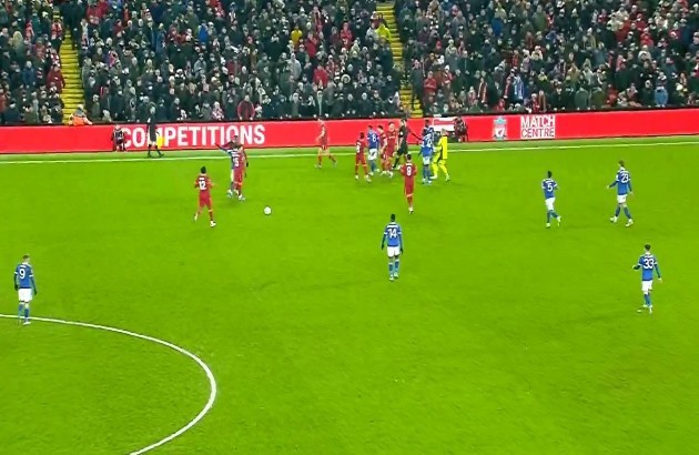 Klopp mỉm cười; Cầu thủ hai bên suýt tẩn nhau - Bóng Đá