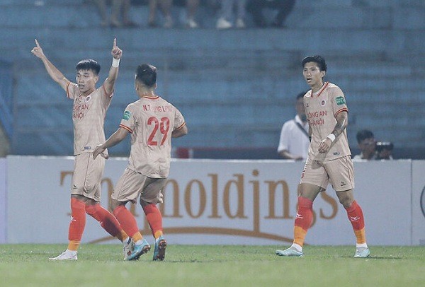 Tỏa sáng rực rỡ, dàn sao mai bảo tin mừng cho HLV Troussier  - Bóng Đá