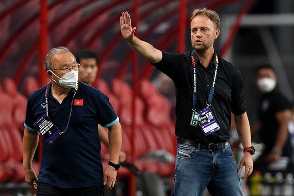 Quang Hải sắp rời Pau FC; Sao ĐT Việt Nam chấn thương - Bóng Đá