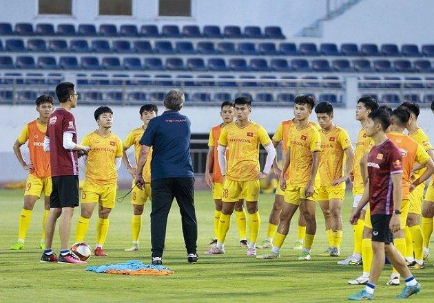 HLV Polking dẫn dắt CLB CAHN?; Báo Thái chỉ ra bến đỗ lý tưởng cho Quang Hải - Bóng Đá