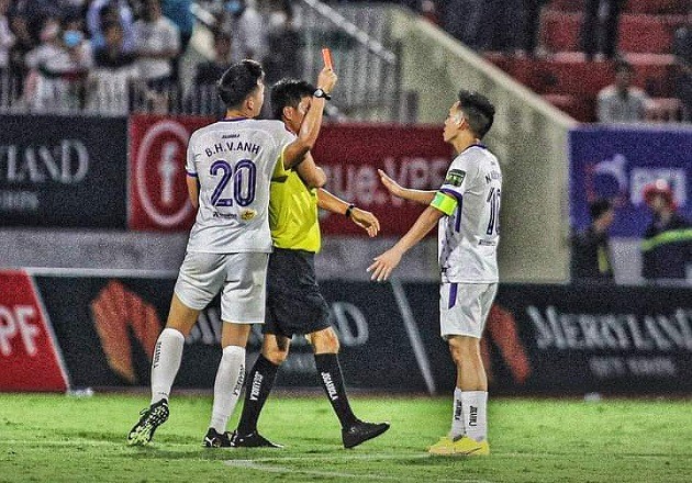 Văn Quyết nhận án phạt cực nặng; HLV Polking 