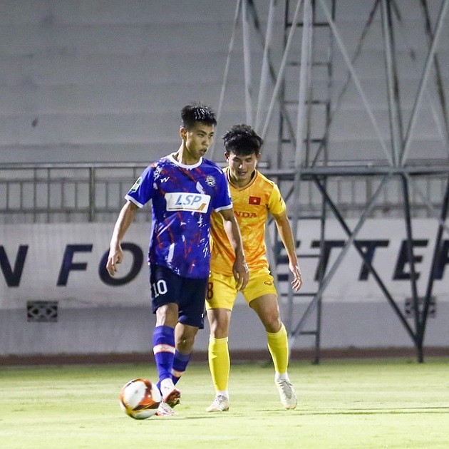 HLV Troussier và những dấu chấm hỏi - Bóng Đá