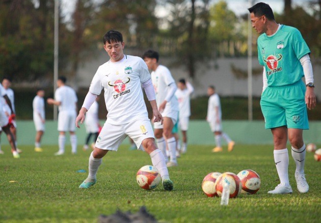 Cầu thủ U19 đạp vào người đối thủ; HAGL phản pháo VPF - Bóng Đá