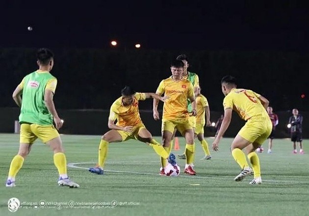 HLV Lào muốn thầy trò Troussier 