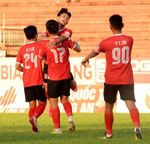 Thắng đậm Bình Thuận, Long An duy trì chuỗi thăng hoa - Bóng Đá