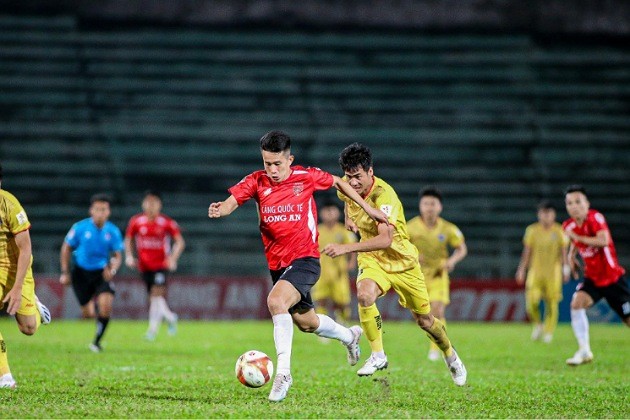 Ăn miếng trả miếng, Long An và PVF-CAND tạo trận cầu kịch tính - Bóng Đá