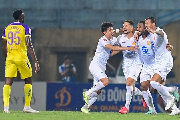 Vòng 14 V-League: Phút bù giờ cảm xúc; CAHN thăng hoa - Bóng Đá