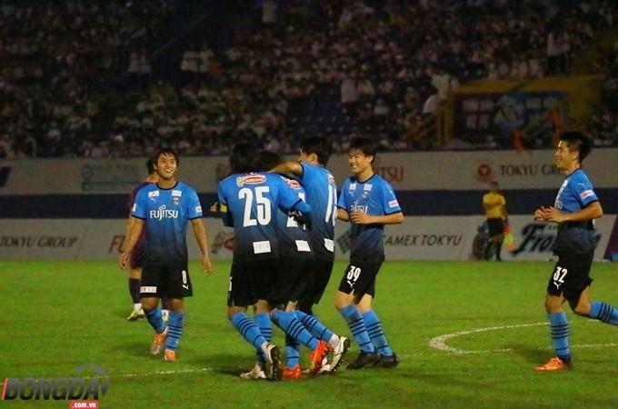 Tình hữu nghị trong trận Bình Dương vs Kawasaki - Bóng Đá