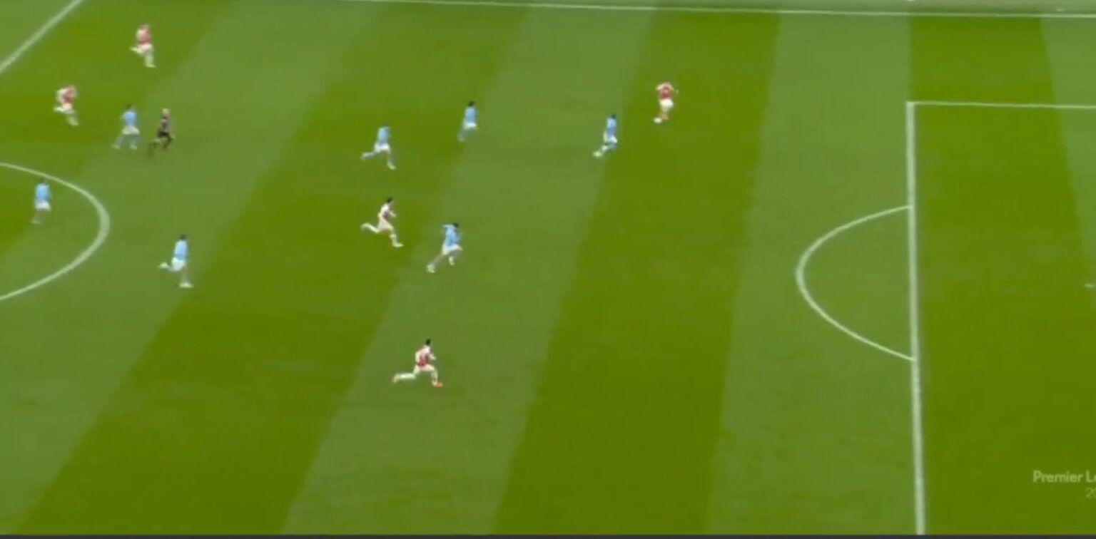 Pha bóng khiến Arsenal mất chiến thắng trước Man City - Bóng Đá