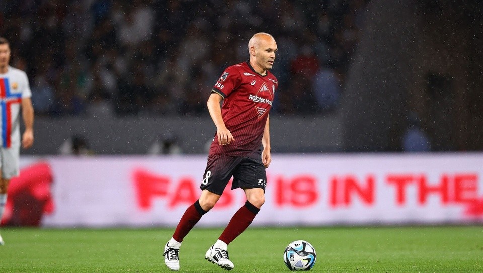 Iniesta chia tay Kobe bằng trận thua Barca - Bóng Đá