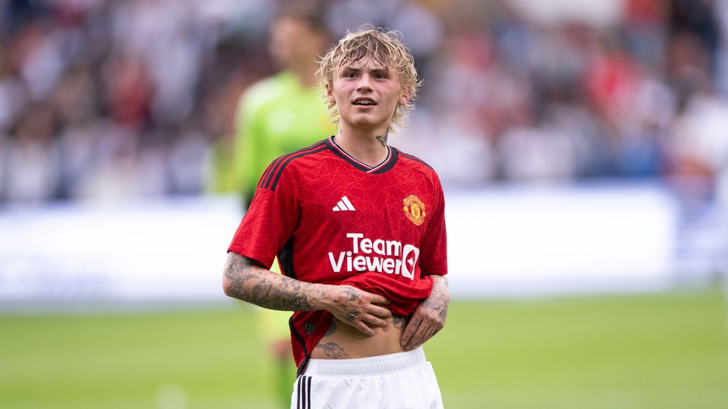 Manchester United youngster Isak Hansen-Aaroen 'set to join Werder Bremen' - Bóng Đá