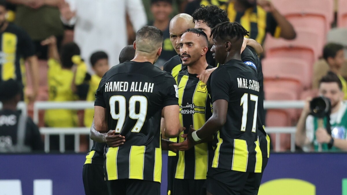 Benzema đá phản lưới nhà; Al Hilal thị uy sức mạnh - Bóng Đá