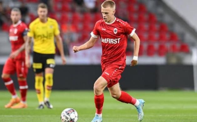 Arsenal are leading the race to sign Royal Antwerp midfielder Arthur Vermeeren - Bóng Đá