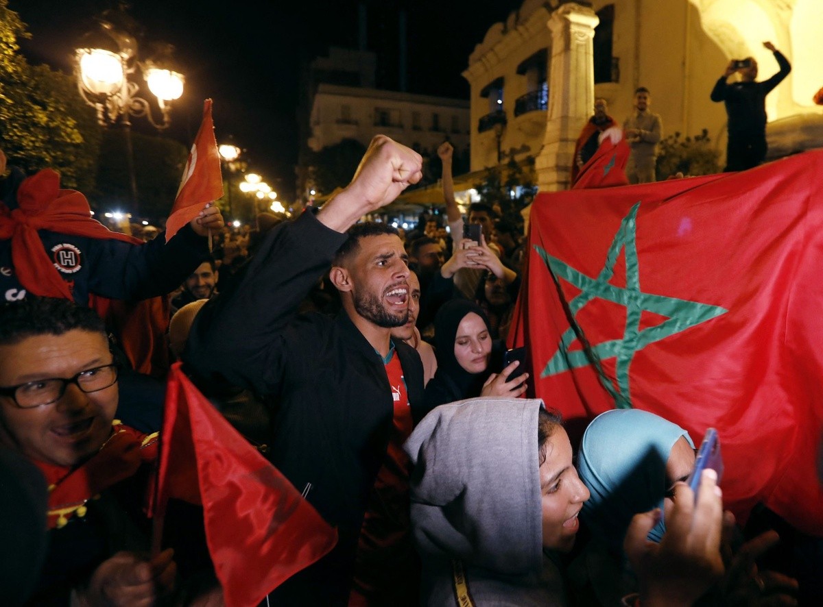 CĐV Morocco đổ ra đường khi đội nhà làm nên lịch sử - Bóng Đá