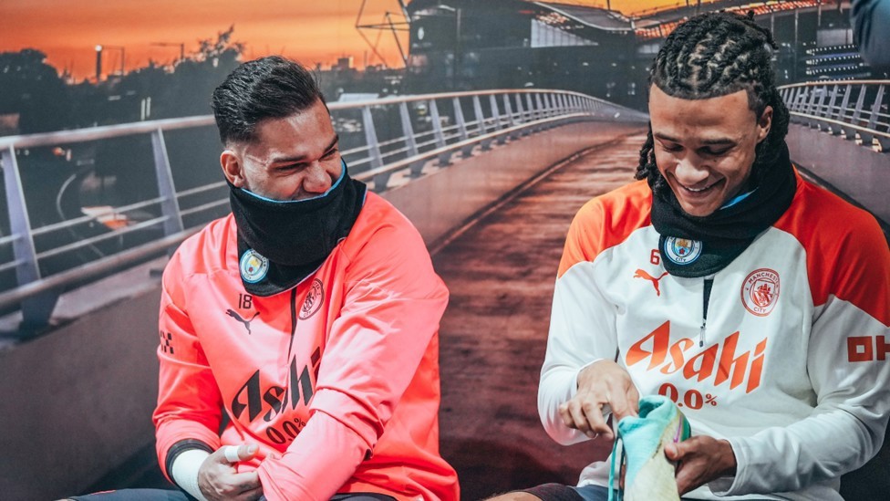 Bất ngờ xuất hiện trên sân tập Man City - Bóng Đá