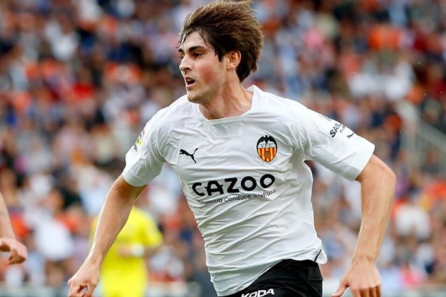 Manchester United 'keeping tabs on Valencia's Javi Guerra' - Bóng Đá