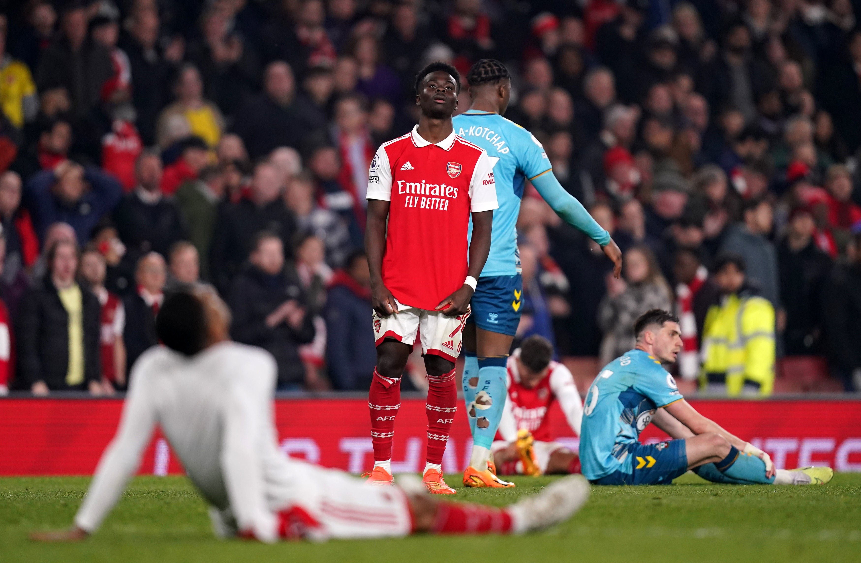 Arsenal chơi dao lắm cũng tới ngày đứt tay - Bóng Đá